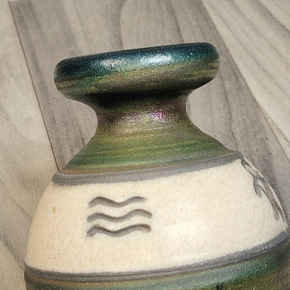 Christopher Matti Maui Hawaiian Petroglyph 2003 Raku Pottery Vase Art 4.25" - Picture 8 of 11